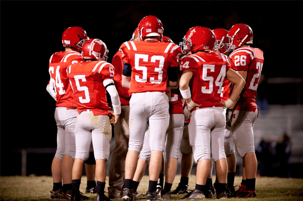 depositphotos_132007426-stock-photo-high-school-football-team